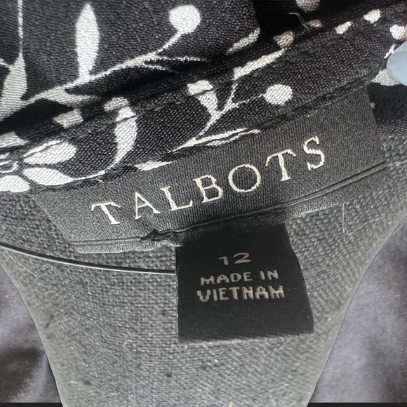 Talbots Black and White Flower Print Blouse. Short Sleeve, Women’s , size 12 - Picture 3 of 3